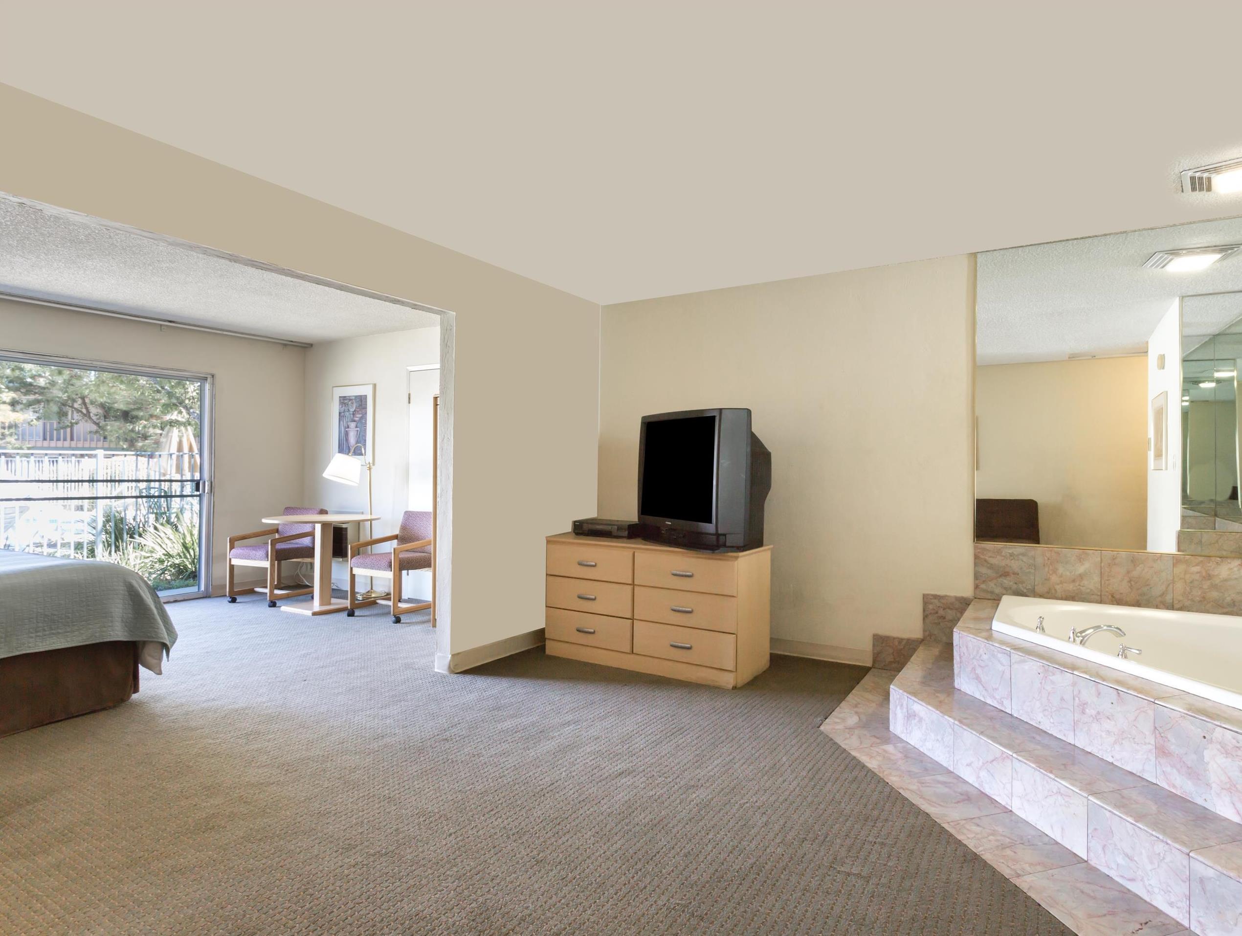 Days Inn By Wyndham Novato/San Francisco Exterior photo