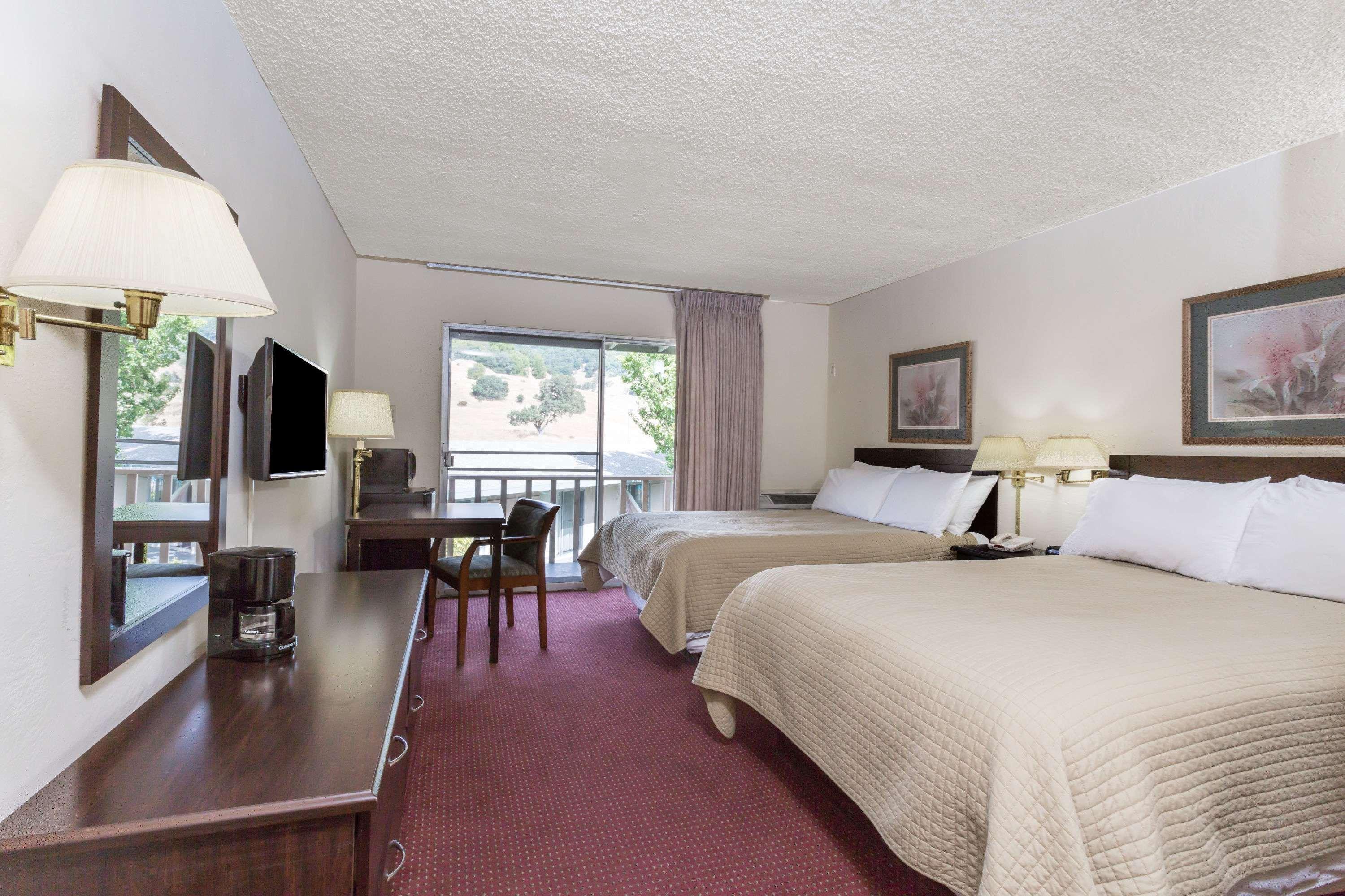 Days Inn By Wyndham Novato/San Francisco Exterior photo