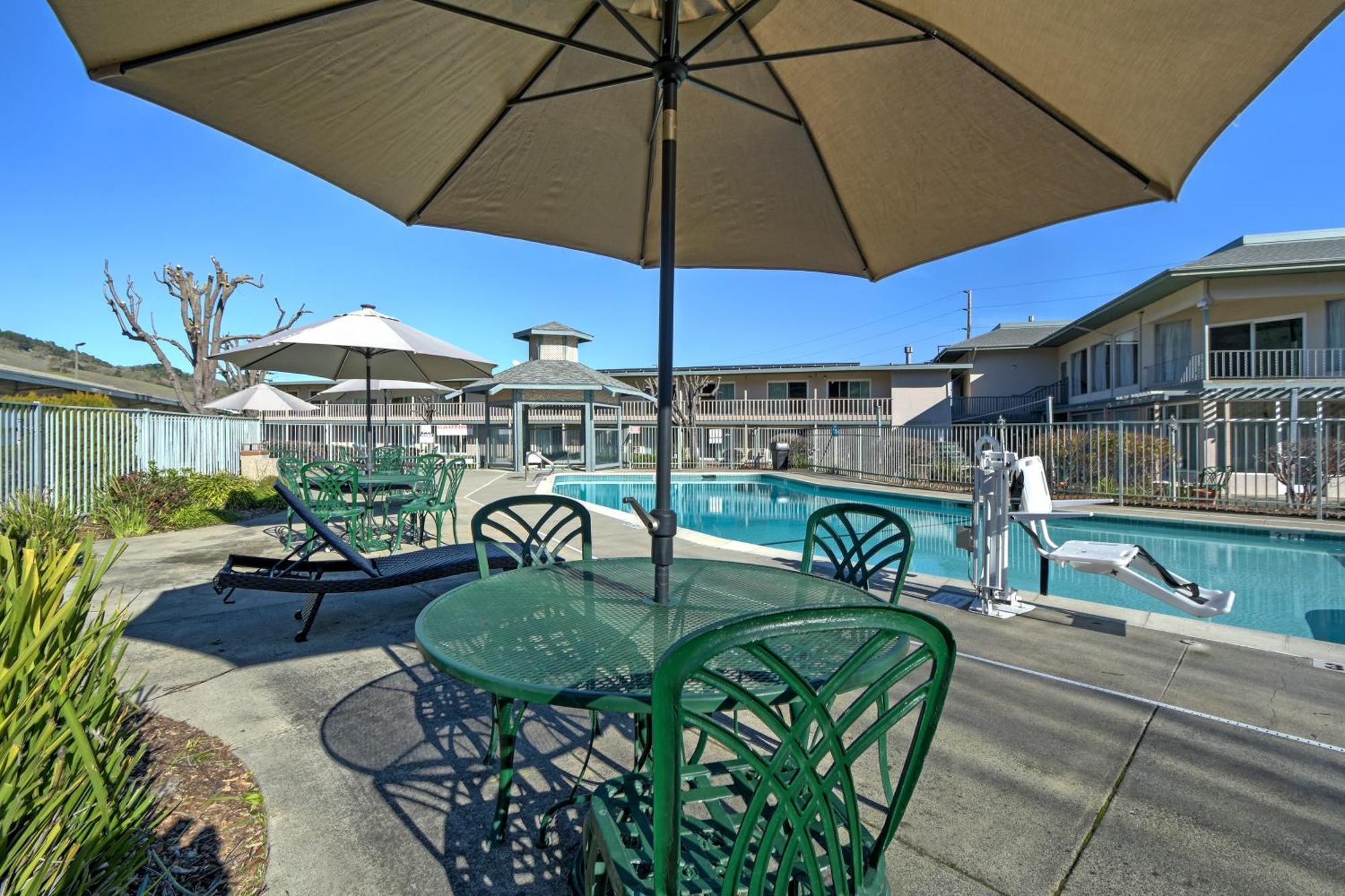 Days Inn By Wyndham Novato/San Francisco Exterior photo