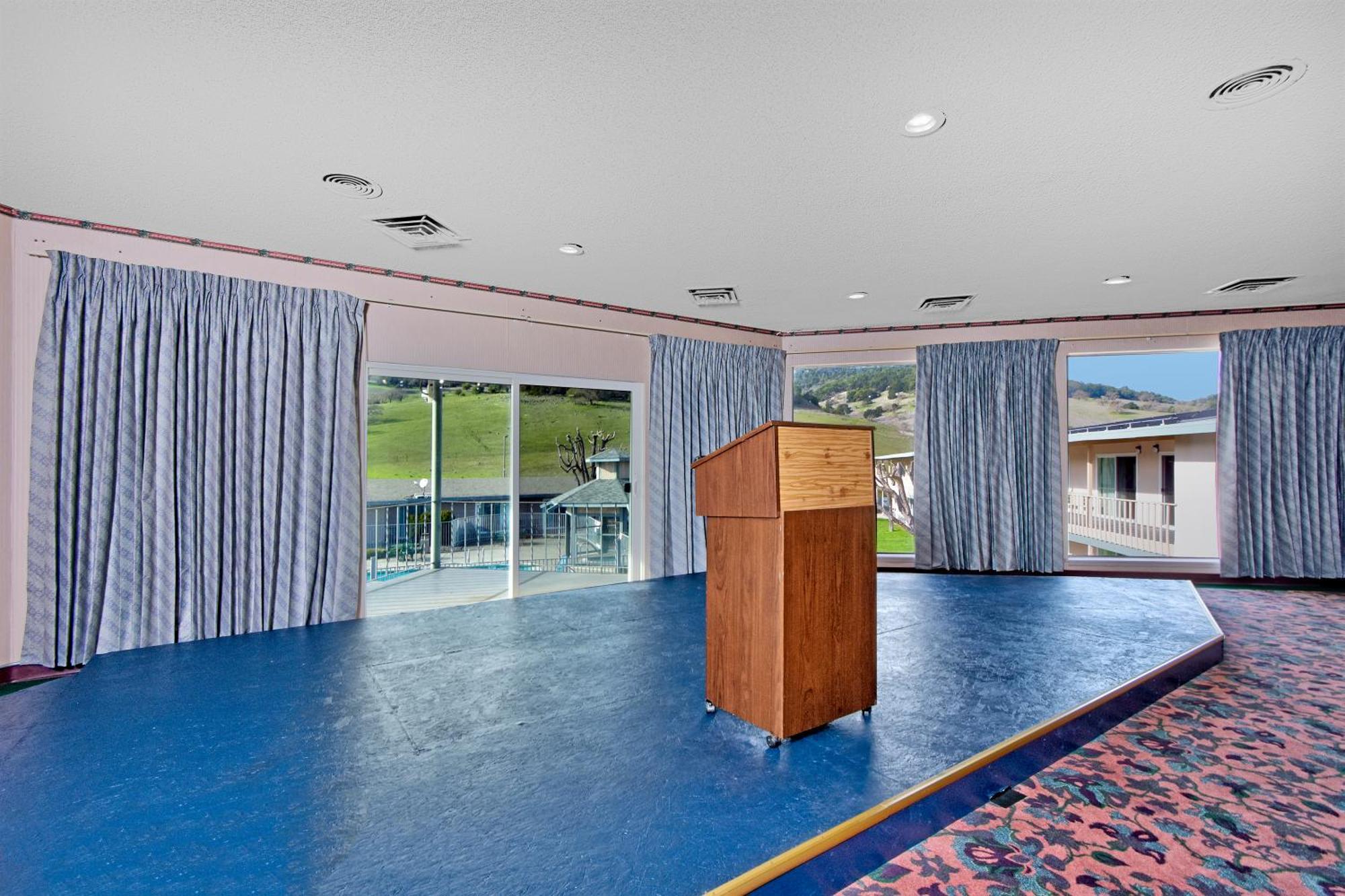Days Inn By Wyndham Novato/San Francisco Exterior photo