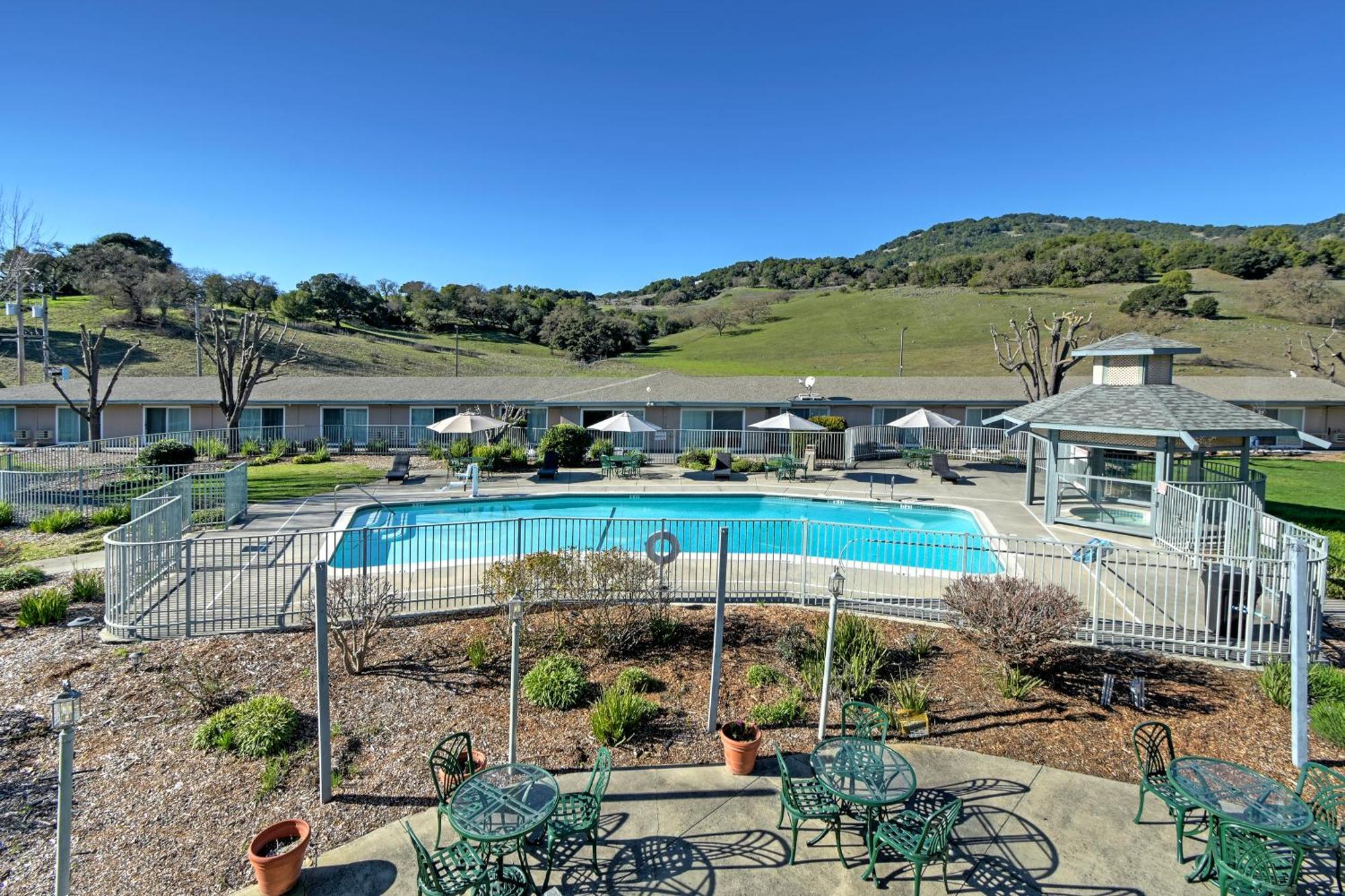 Days Inn By Wyndham Novato/San Francisco Exterior photo