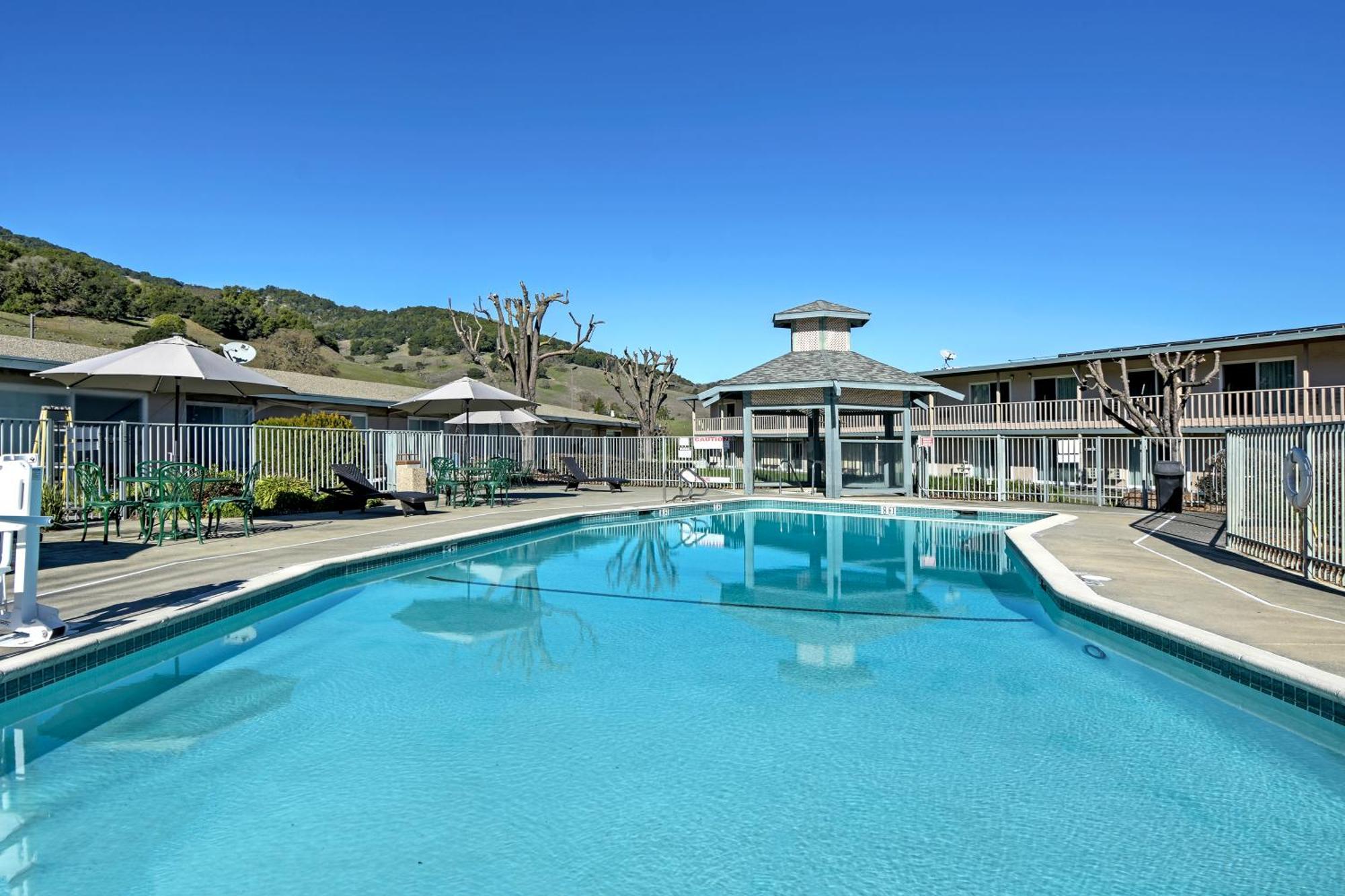 Days Inn By Wyndham Novato/San Francisco Exterior photo
