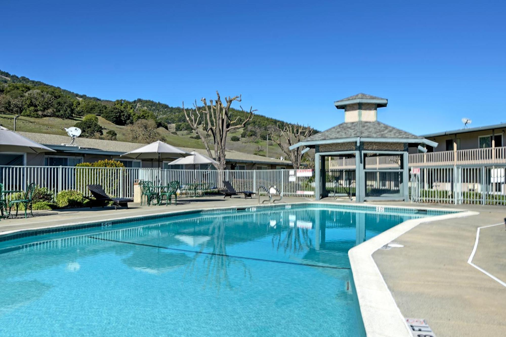 Days Inn By Wyndham Novato/San Francisco Exterior photo