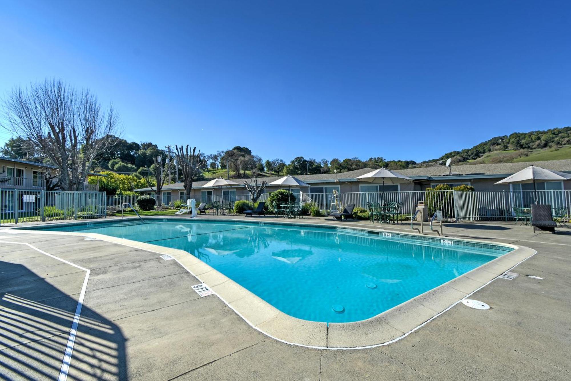 Days Inn By Wyndham Novato/San Francisco Exterior photo