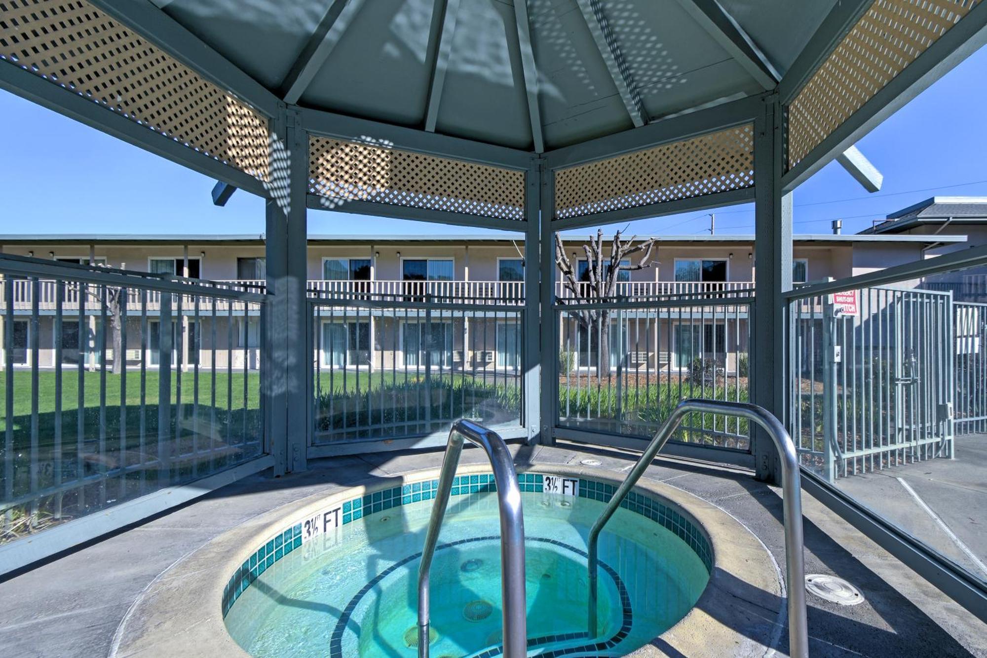 Days Inn By Wyndham Novato/San Francisco Exterior photo