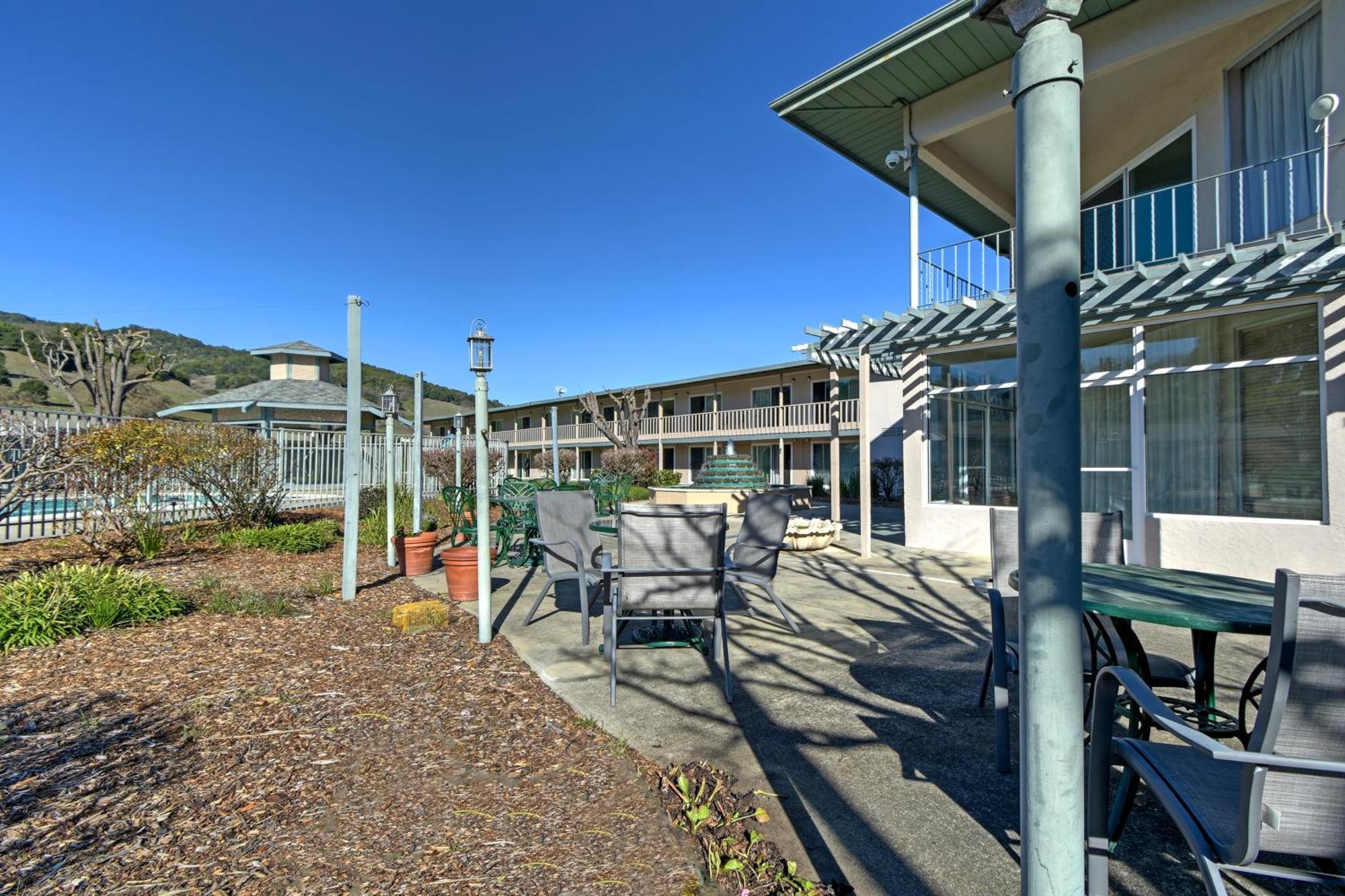 Days Inn By Wyndham Novato/San Francisco Exterior photo