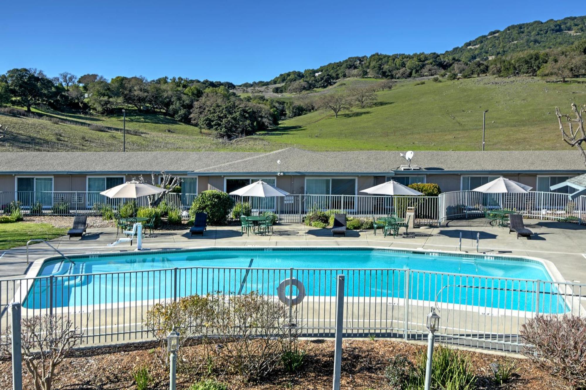 Days Inn By Wyndham Novato/San Francisco Exterior photo