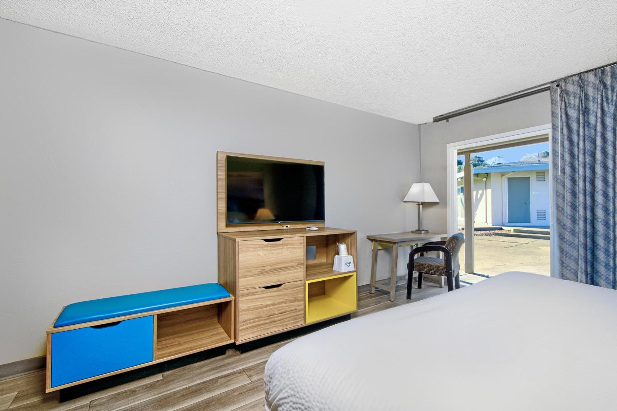 Days Inn By Wyndham Novato/San Francisco Exterior photo