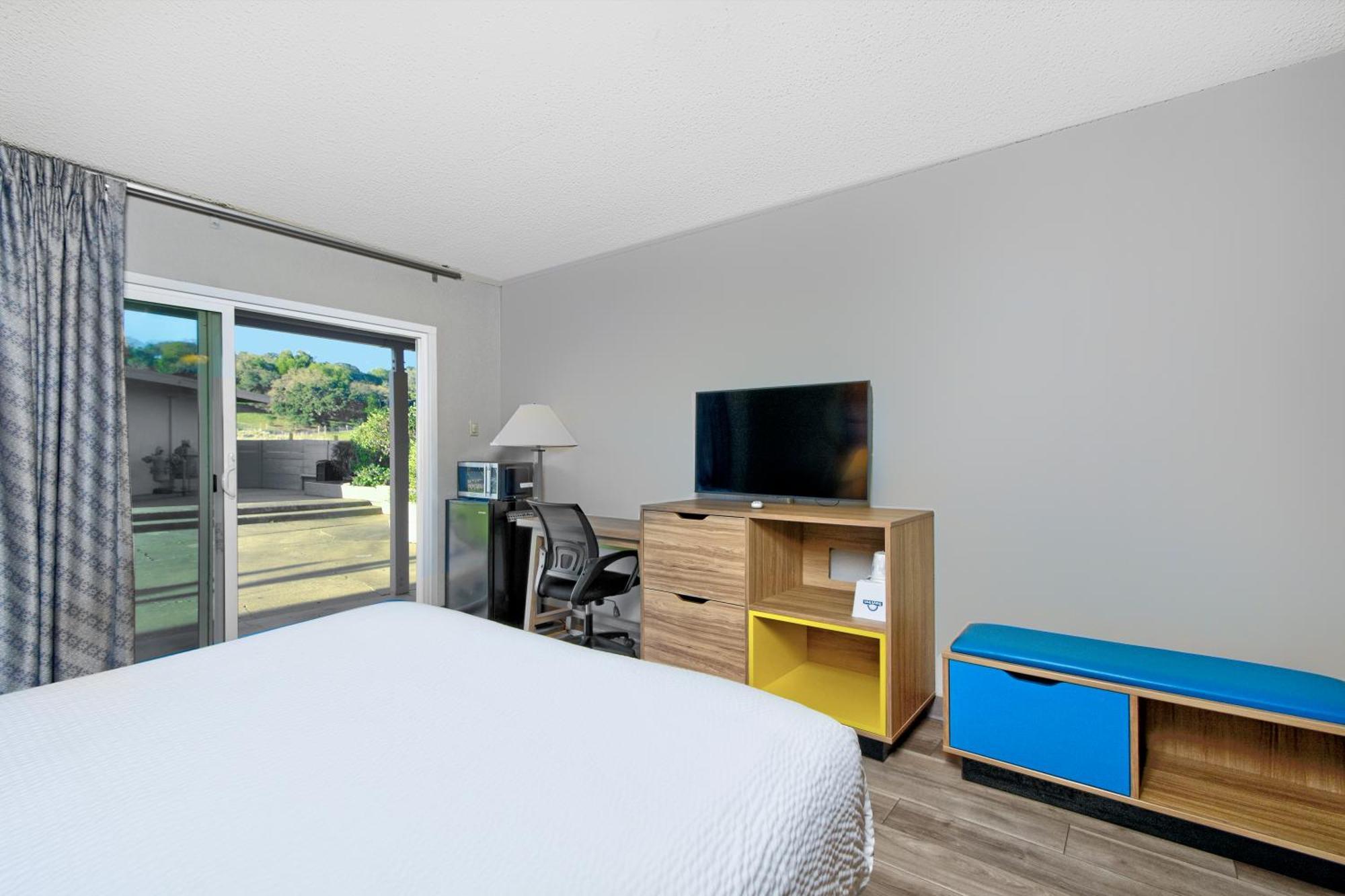 Days Inn By Wyndham Novato/San Francisco Exterior photo